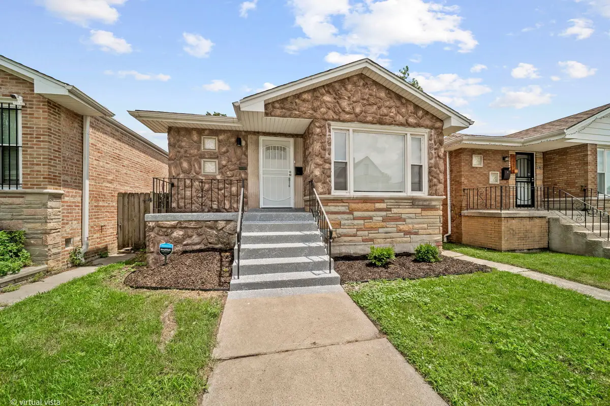 8219 S Muskegon Avenue, Chicago, IL 60617 - #1