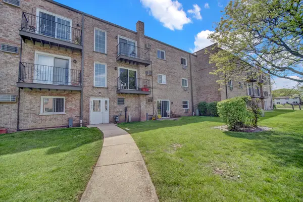 167 W Elk Trail #167, Carol Stream, IL 60188