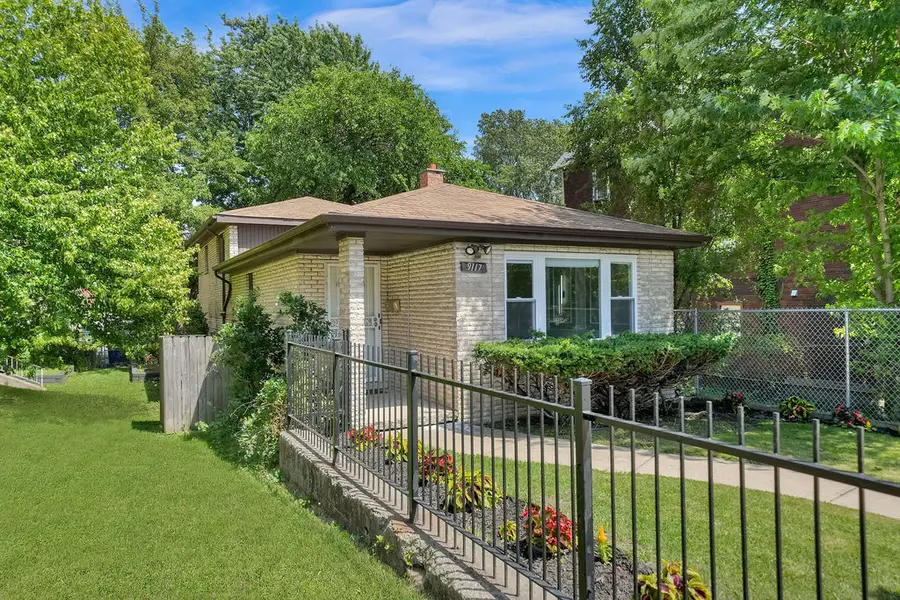 9117 S Brandon Avenue, Chicago, IL 60617 - #3