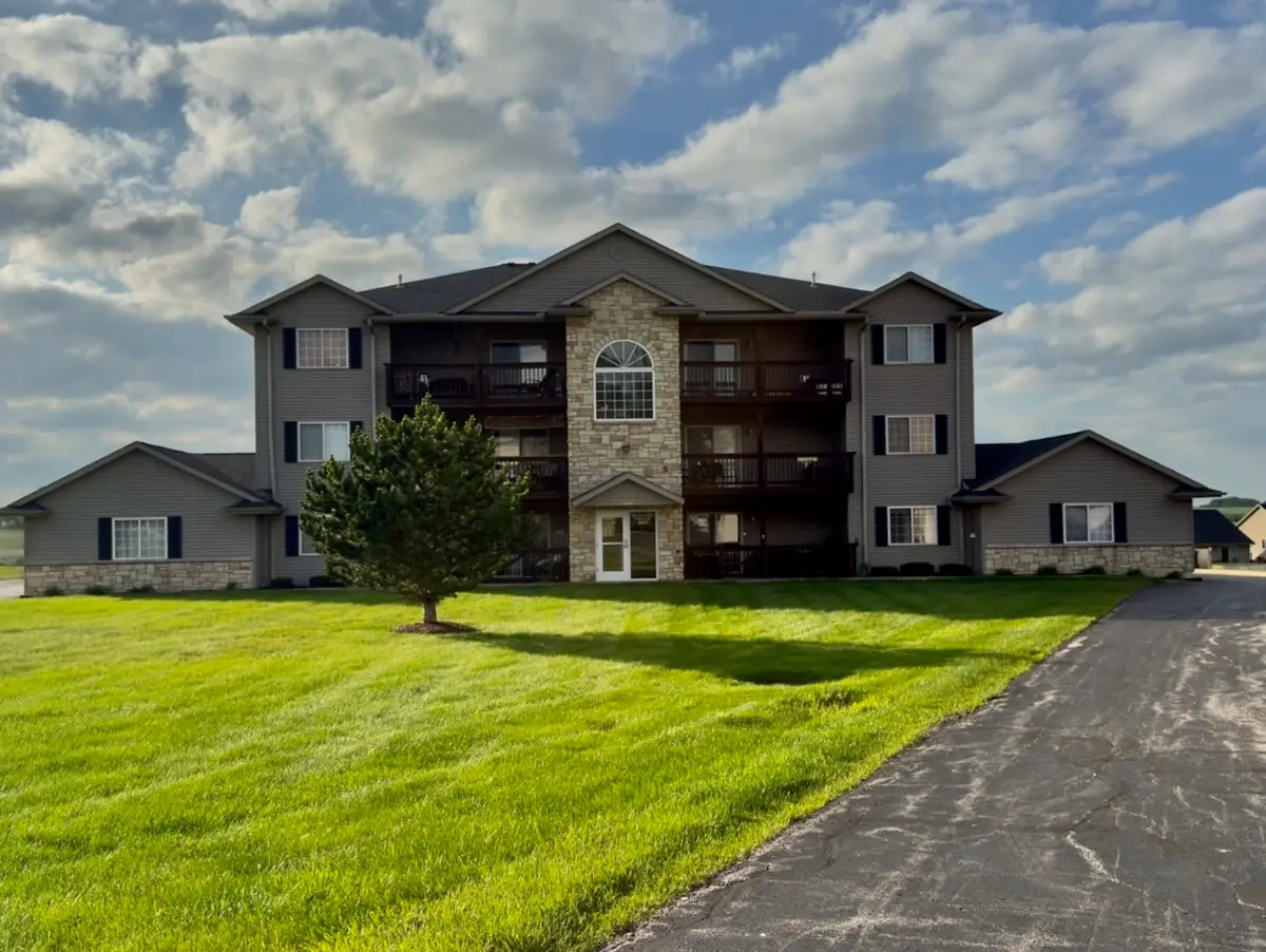 3215 S 16th Avenue #302, Eldridge, IA 52748 - #1