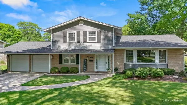 923 E Schirra Drive, Palatine, IL 60074