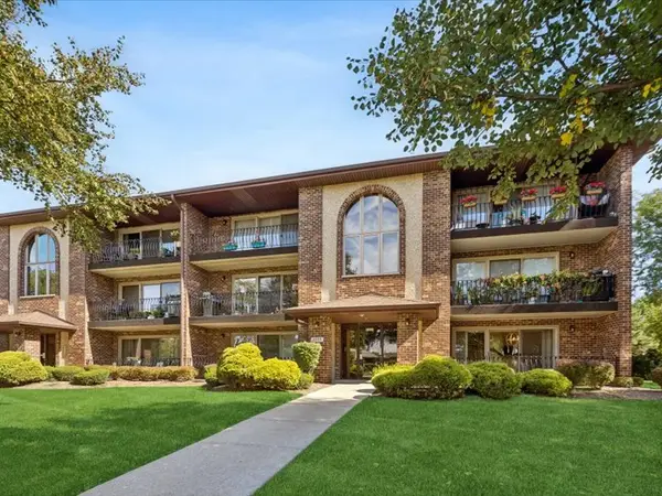7555 Sheridan Drive #1F, Willowbrook, IL 60527