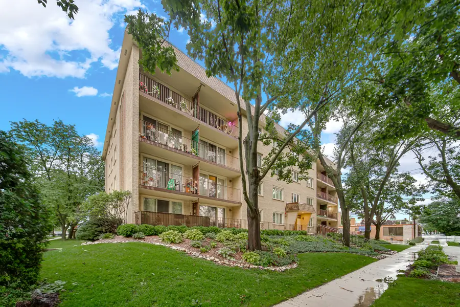 225 E Wing Street #302, Arlington Heights, IL 60004 - #2