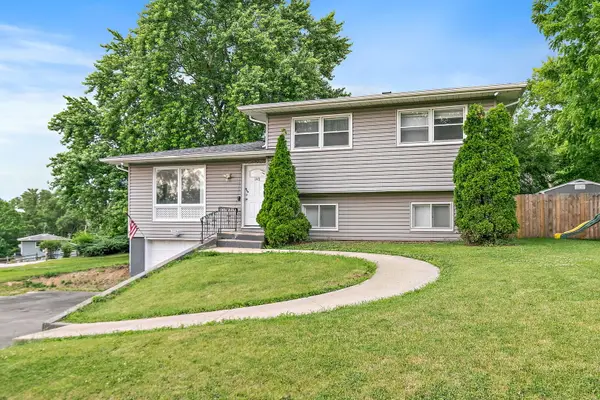 140 Skyline Drive, Carpentersville, IL 60110