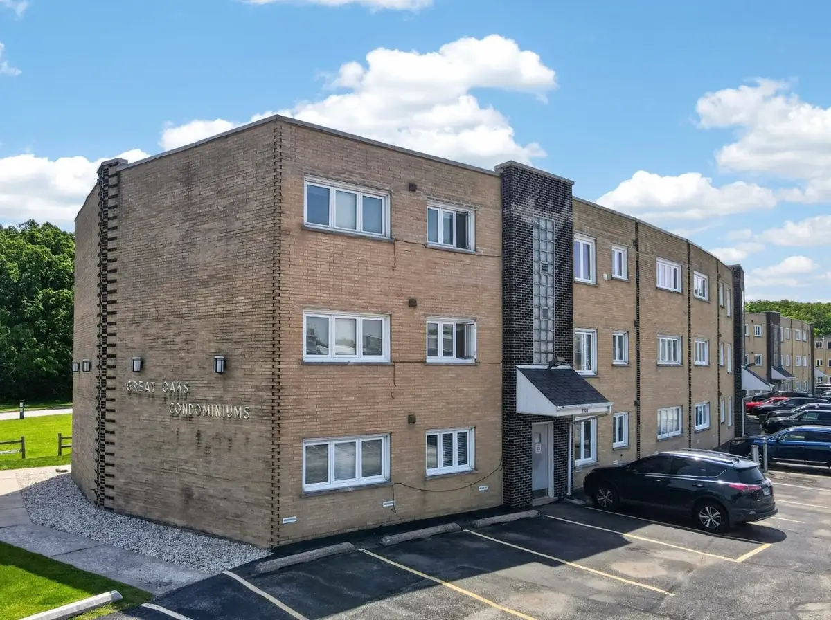 9504 S 86th Avenue #201, Hickory Hills, IL 60457 - #1