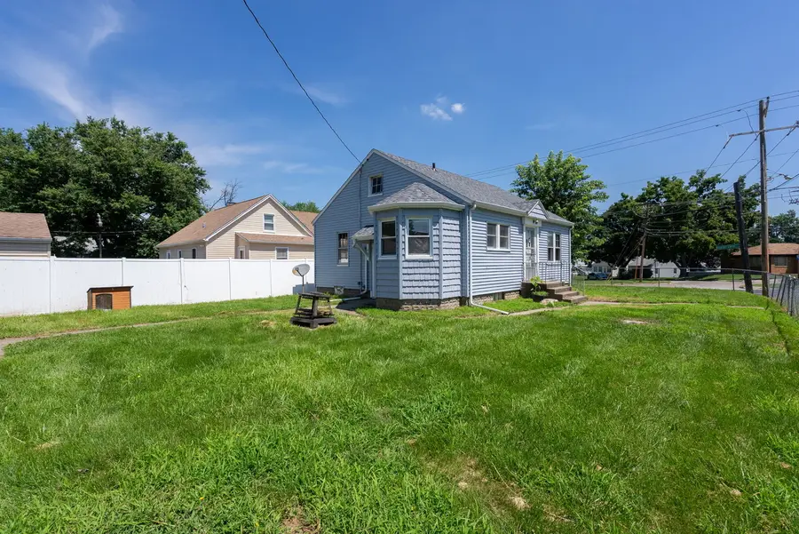 2192 Frisco Drive, Davenport, IA 52804 - #2