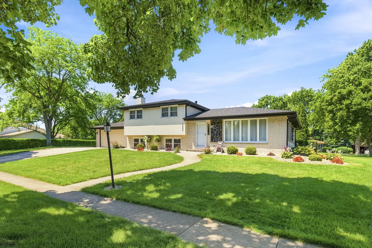 7804 Florence Avenue, Darien, IL 60561 - #1