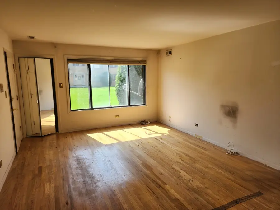 9300 Hamilton Court #D1, Des Plaines, IL 60016 - #2