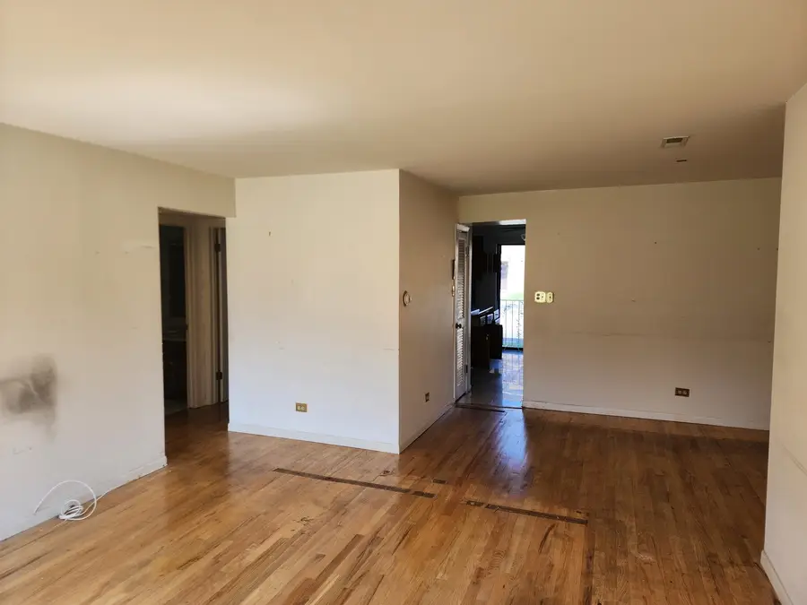9300 Hamilton Court #D1, Des Plaines, IL 60016 - #3