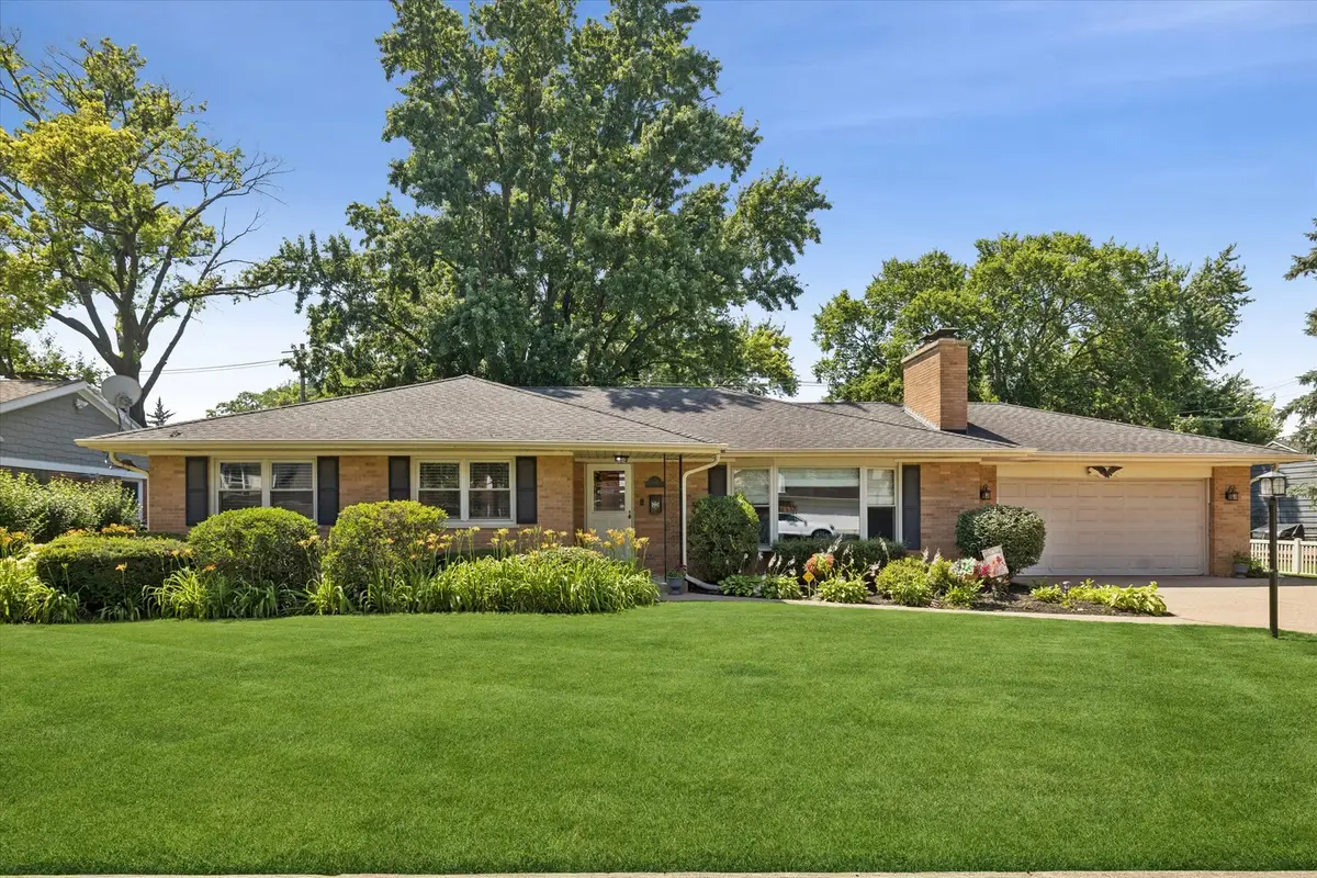 404 S See Gwun Avenue, Mount Prospect, IL 60056 - #1