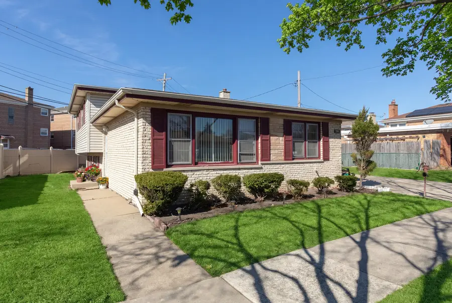 8516 N Ozanam Avenue, Niles, IL 60714 - #2