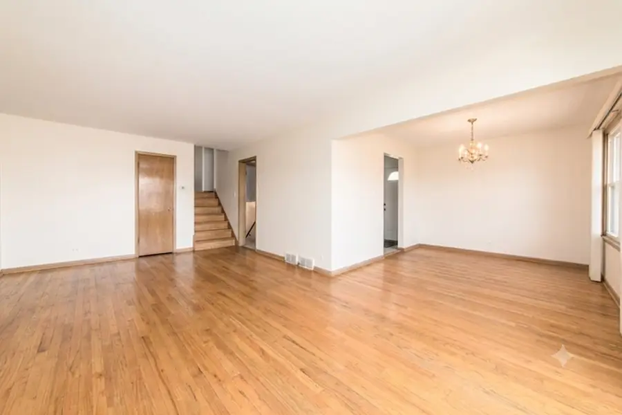 8516 N Ozanam Avenue, Niles, IL 60714 - #3