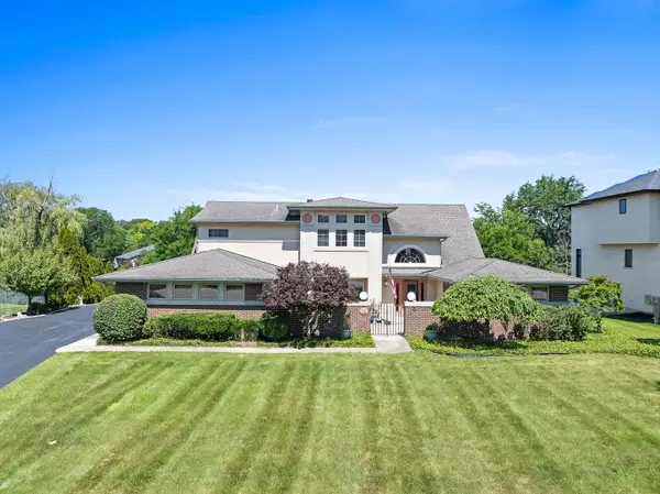 14 Hamilton Lane, Oak Brook, IL 60523