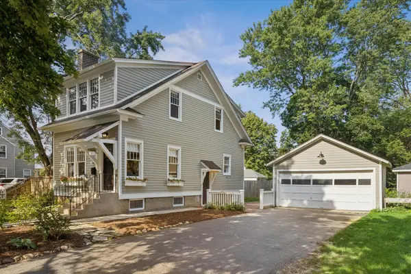 84 S Caroline Street, Crystal Lake, IL 60014