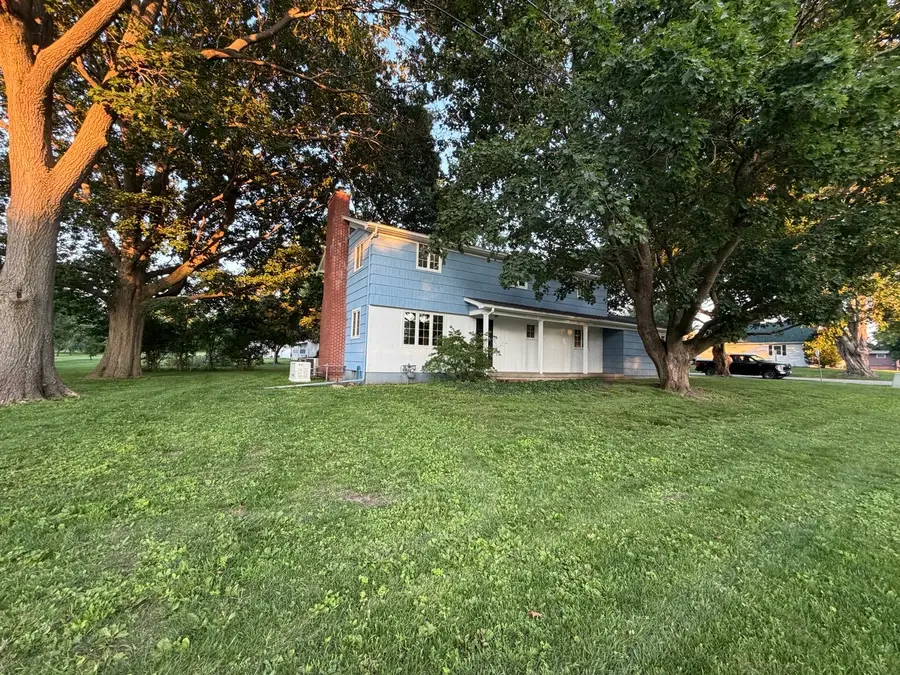 915 Sunset Drive, Princeton, IL 61356 - #2