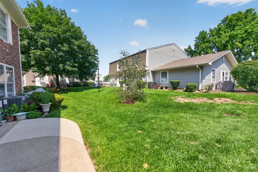 1370 Woodcutter Lane #D, Wheaton, IL 60189 - #2