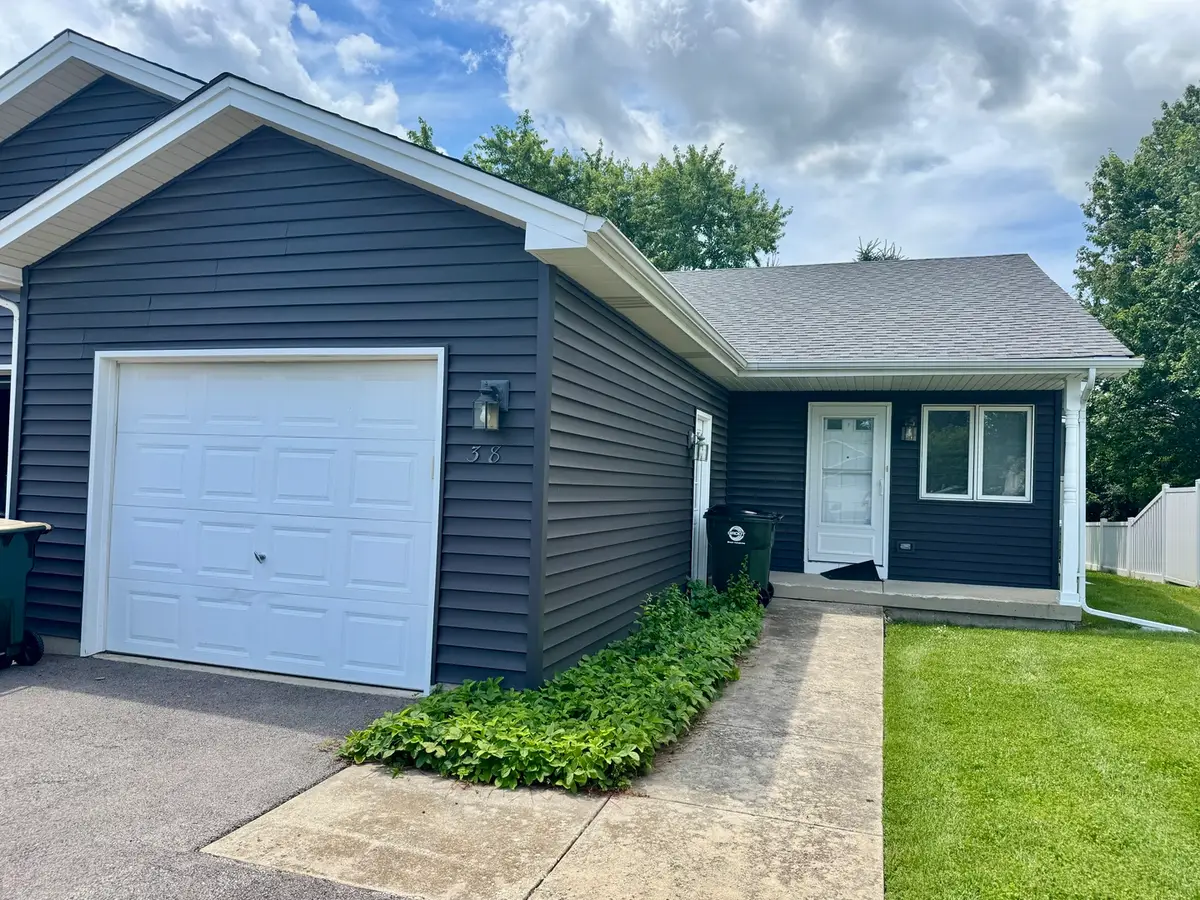 38 Silver Trail, North Aurora, IL 60542 - #1