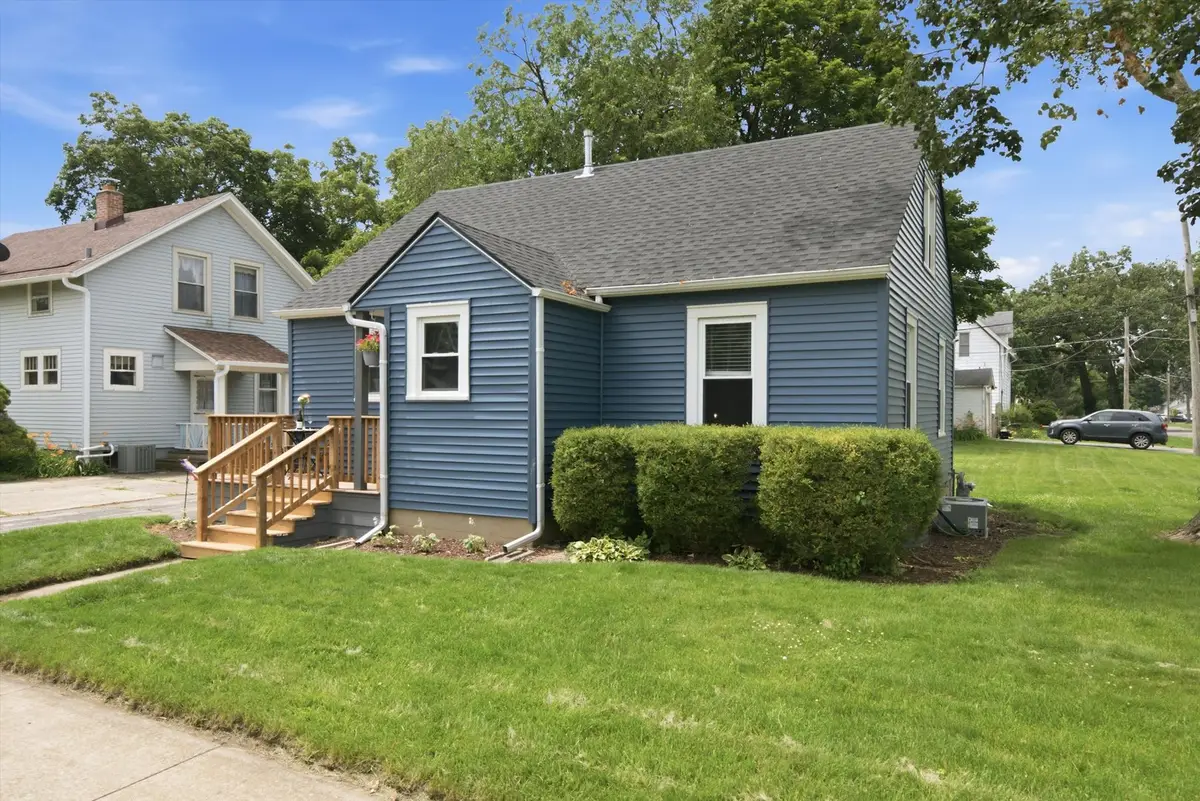 241 N Lord Avenue, Carpentersville, IL 60110 - #1