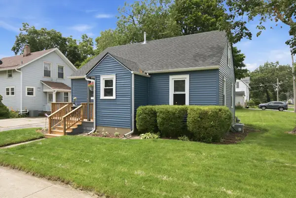 241 N Lord Avenue, Carpentersville, IL 60110