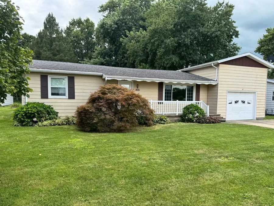 905 E Harrison Street, Villa Grove, IL 61956 - #2