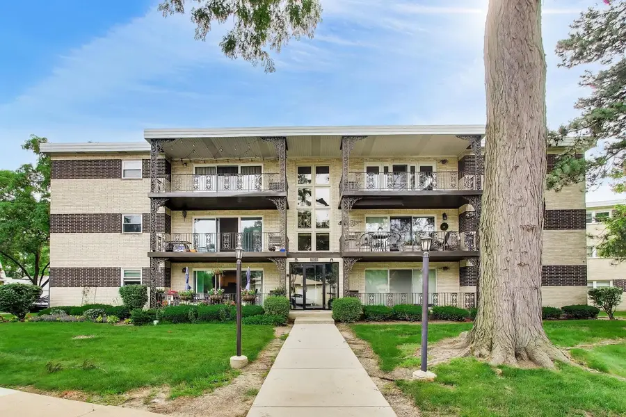 901 8th Avenue #12, La Grange, IL 60525 - #2