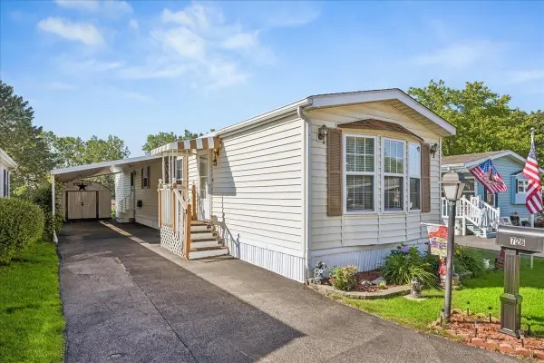 726 Hillcrest Lane, Crystal Lake, IL 60014