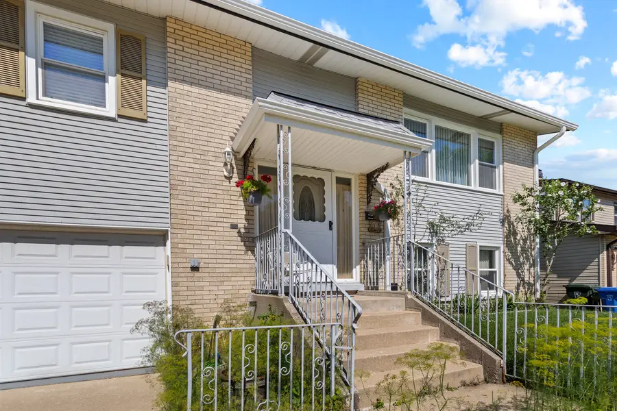 1418 S Hickory Drive, Mount Prospect, IL 60056 - #2