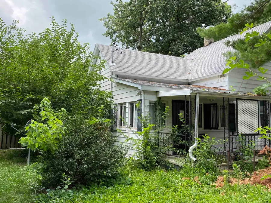967 N Noble Street, Virden, IL 62690 - #3