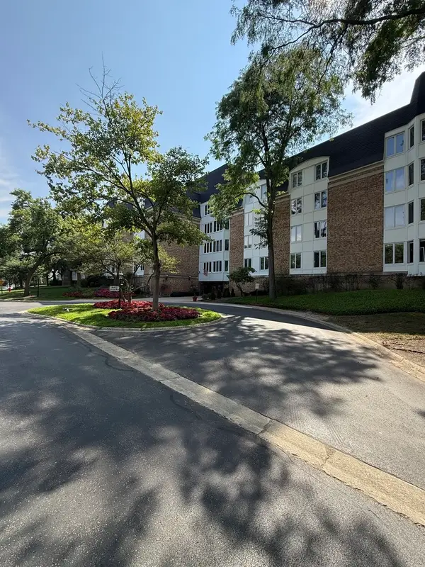 150 Lake Boulevard #107, Buffalo Grove, IL 60089