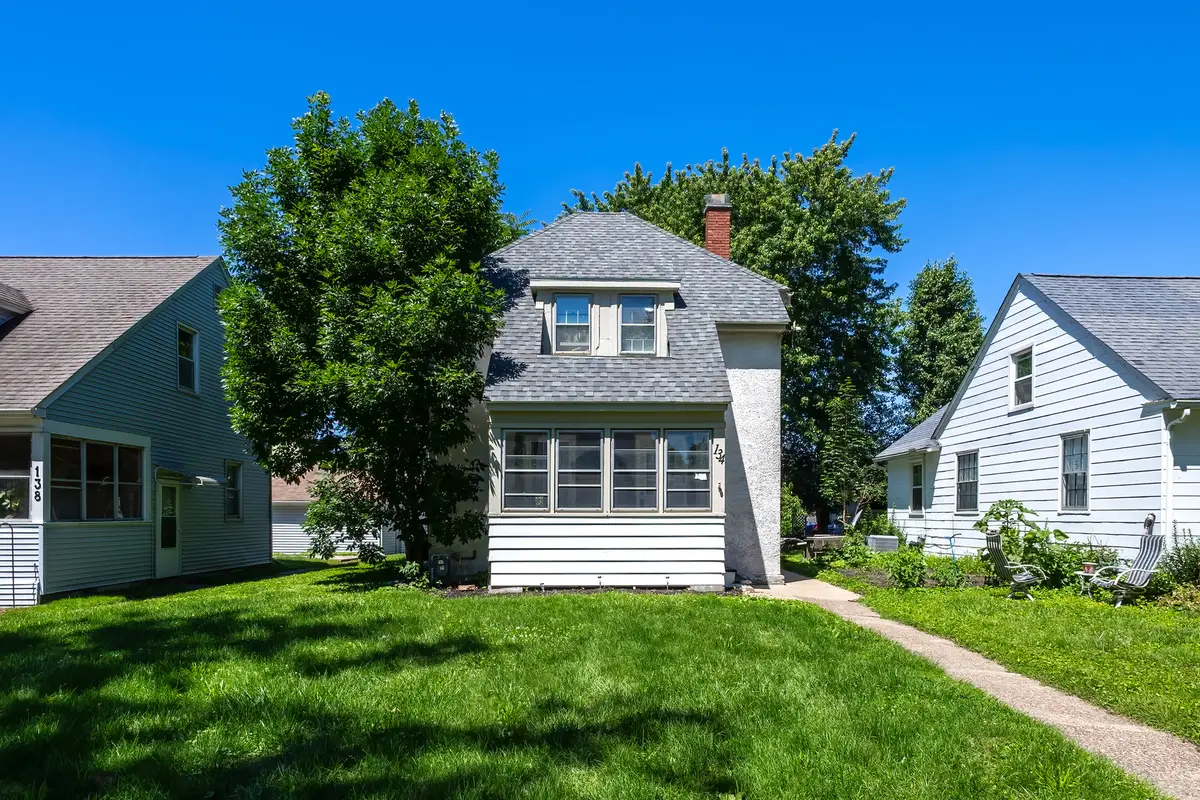 134 S Hazelwood Avenue, Davenport, IA 52802 - #1