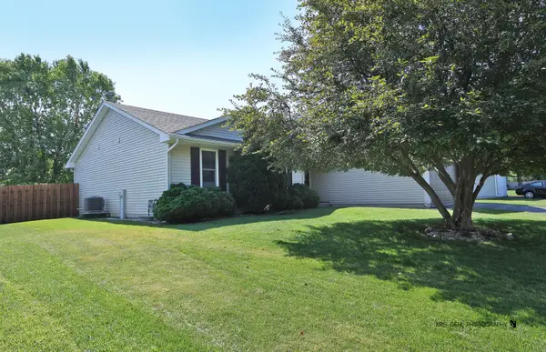 608 Wimbleton Trail, McHenry, IL 60050