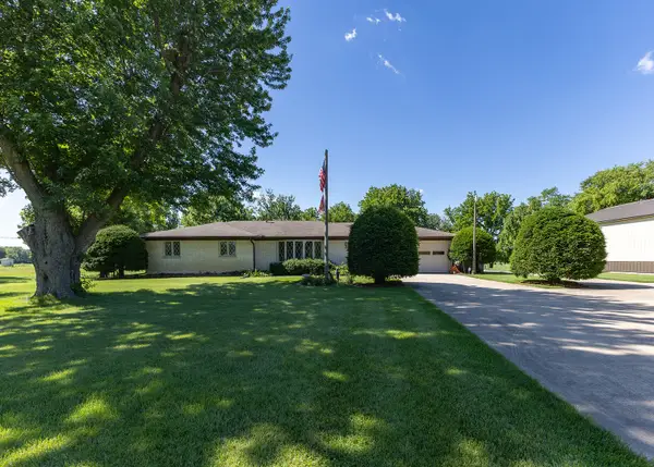 17028 Hubbard Road, East Moline, IL 61244