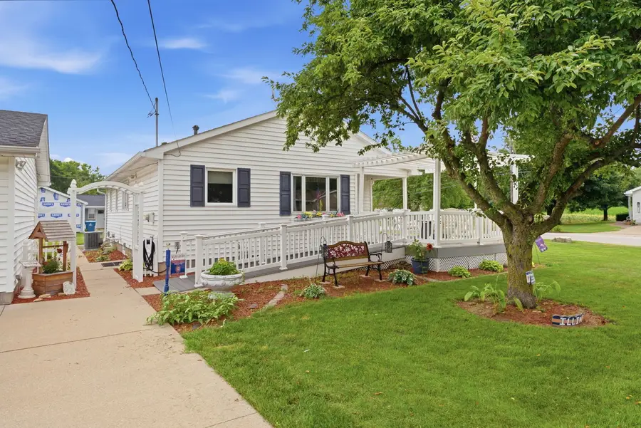 414 W 19th Avenue, Coal Valley, IL 61240 - #3
