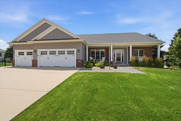 110 Whitetail Lane, Hudson, IL 61748