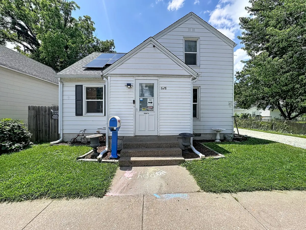 628 Cedar Street, Davenport, IA 52802 - #1