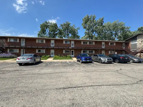1910 W Hatherleigh Court #2C, Mount Prospect, IL 60056