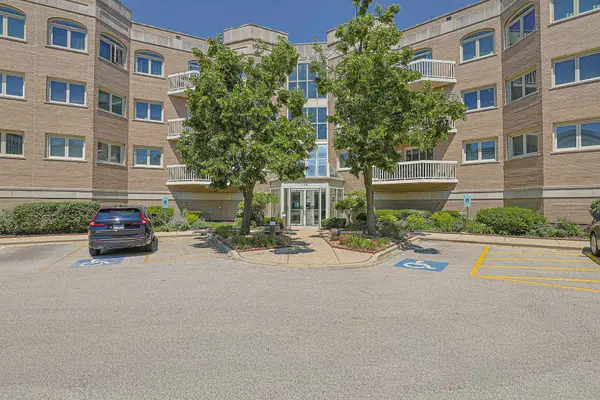 170 Manchester Drive #305, Buffalo Grove, IL 60089