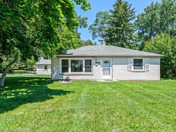 902 E Rockland Road, Libertyville, IL 60048
