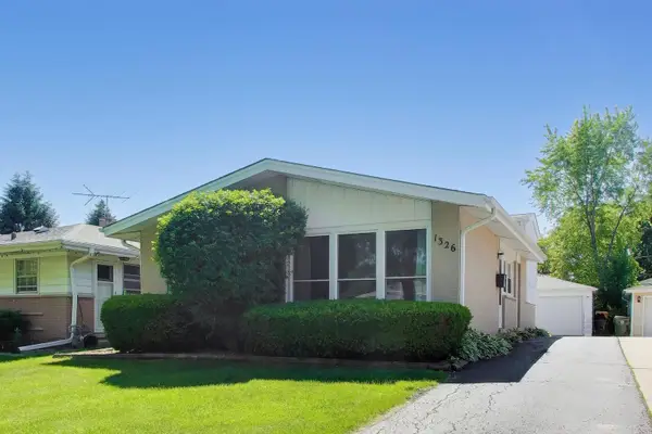 1326 S Dunton Avenue, Arlington Heights, IL 60005