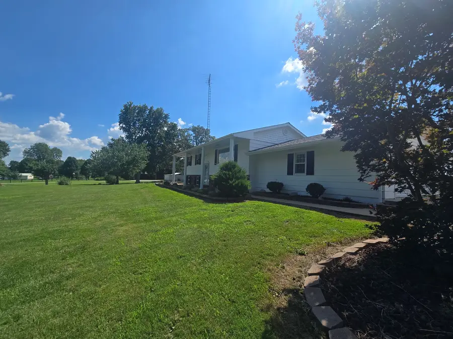 11957 E Harrison Road, Mount Vernon, IL 62864 - #2