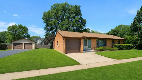 319 N Lord Avenue, Carpentersville, IL 60110