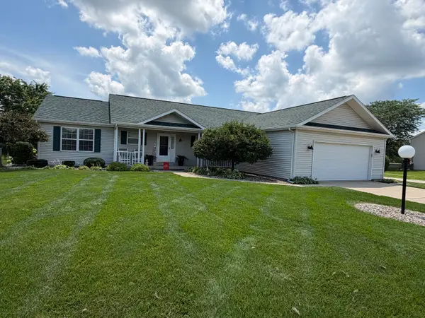 2001 Juniper Drive, Mahomet, IL 61853