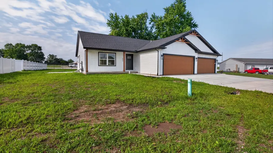 902 W South Street, Lexington, IL 61753 - #3