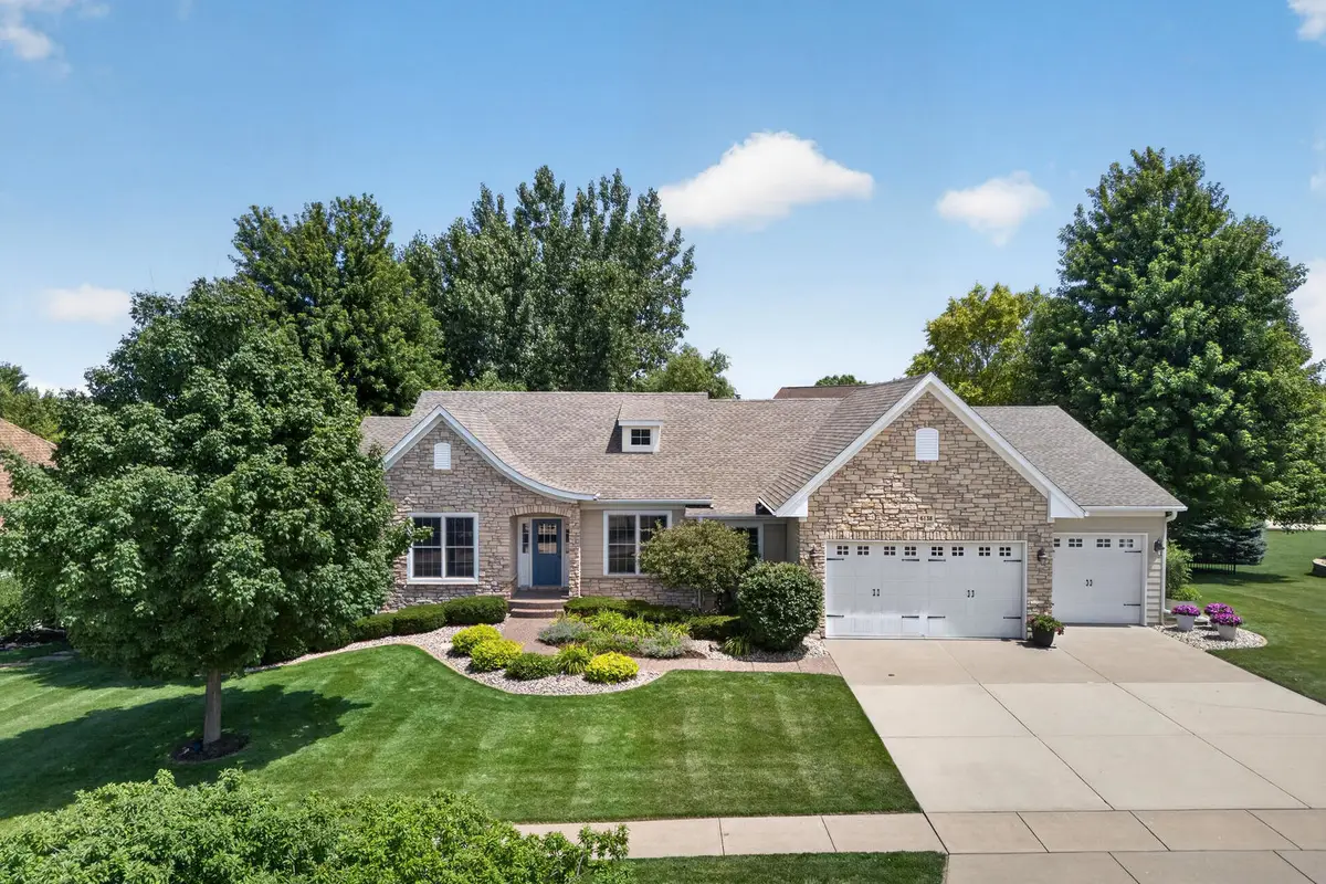 6138 Whispering Hill, Bettendorf, IA 52722 - #1