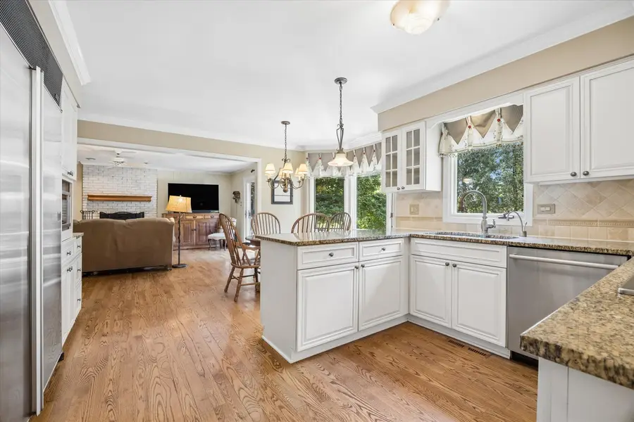 6402 Indian Head Court, Indian Head Park, IL 60525 - #3