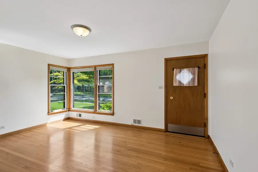 242 N Greenview Avenue, Mundelein, IL 60060 - #3