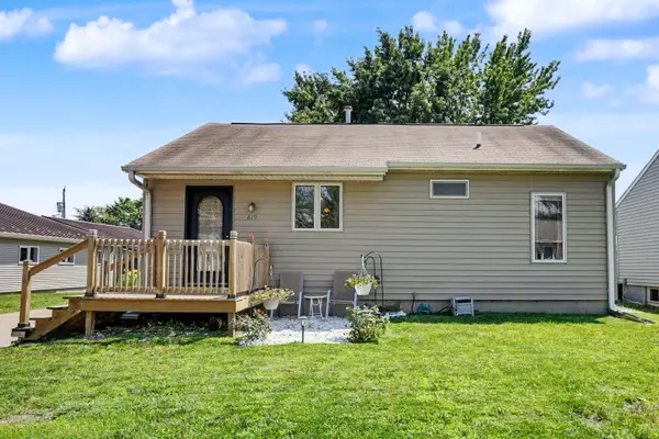 619 Middle Road, Camanche, IA 52730