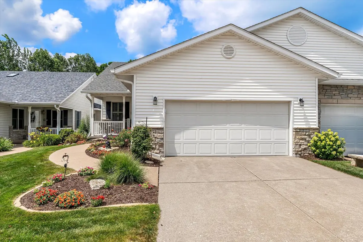 702 Wells Fargo Trail, Le Claire, IA 52753 - #1