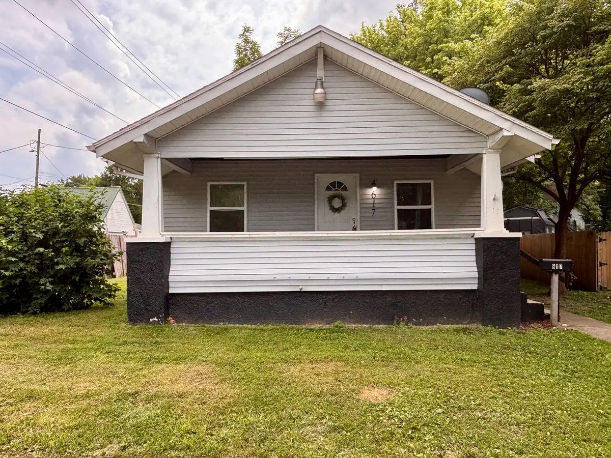 617 E 4th Street, Centralia, IL 62801 - #1