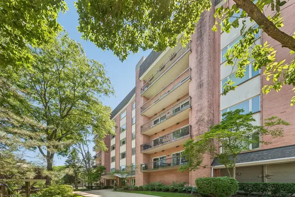 209 Rivershire Lane #504, Lincolnshire, IL 60069